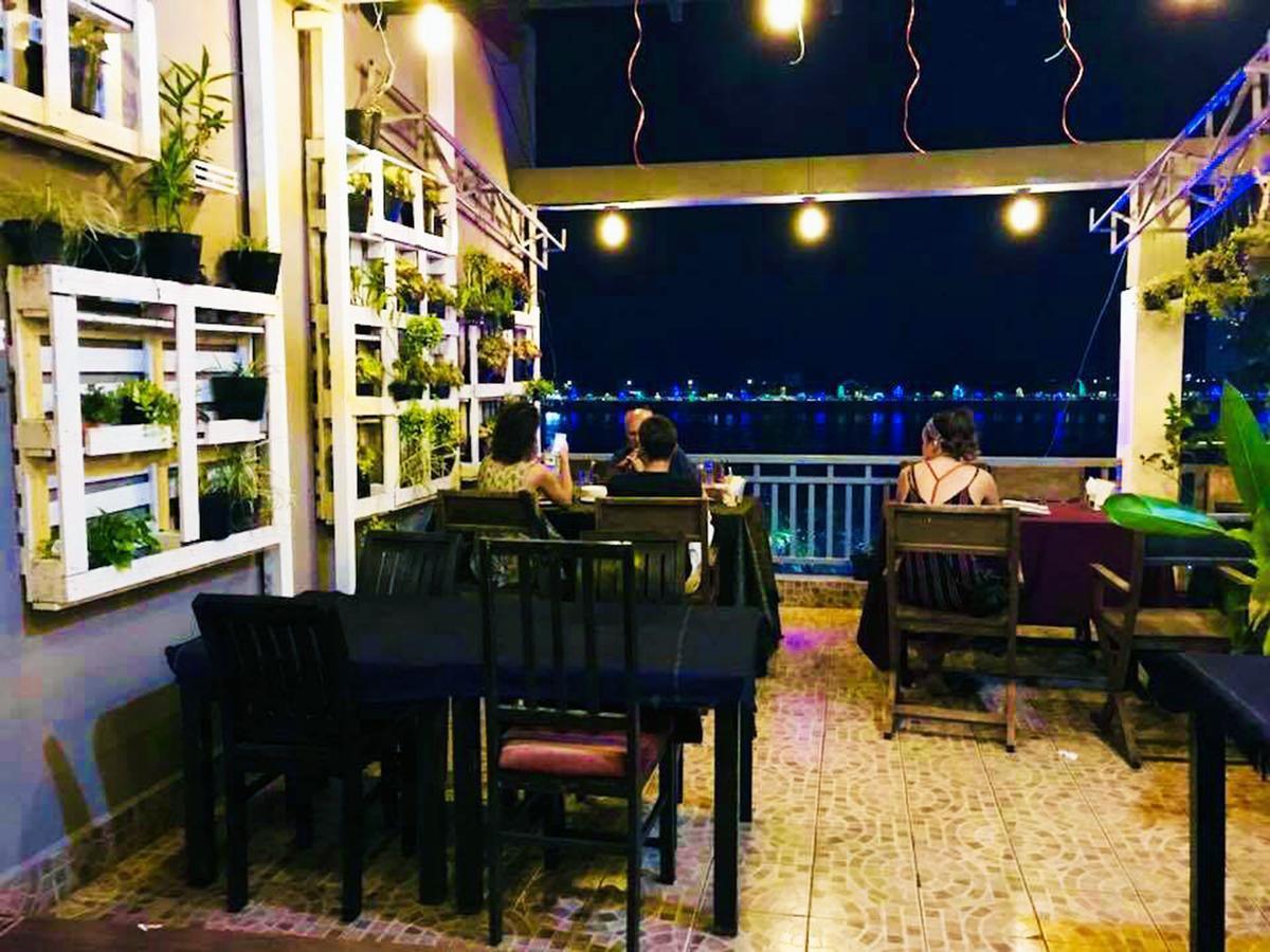 Tonle Khmer Guesthouse And Sky Bar بنوم بنه المظهر الخارجي الصورة